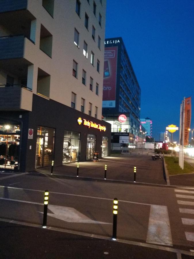Studio Apartman Krila Wings- Parking In Garage ซาเกร็บ ภายนอก รูปภาพ
